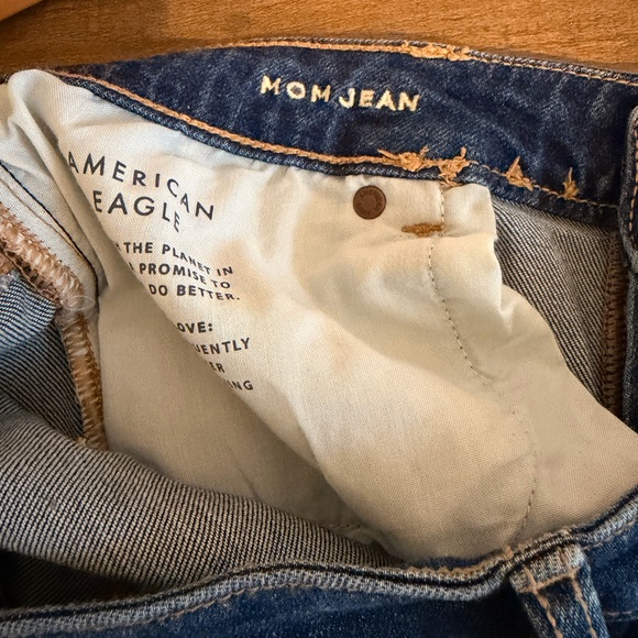 American Eagle Outfitters Mom Jean - Picture 4 of 5
